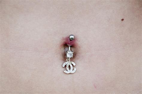 navelpiercing chanel